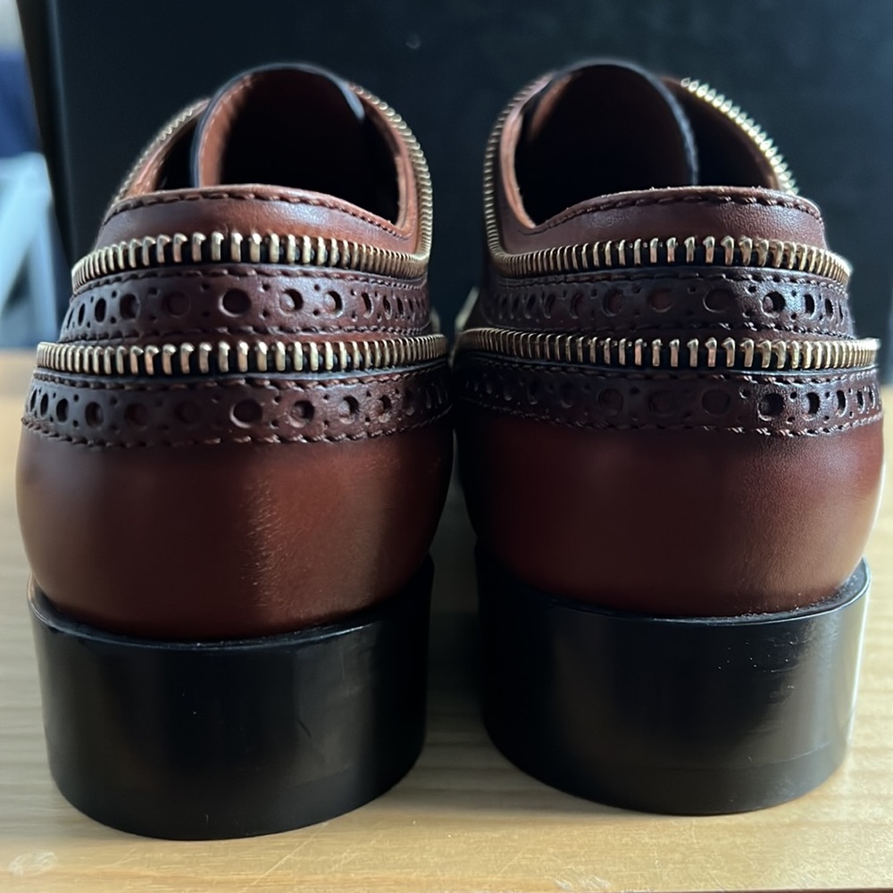 Classy Louis Vuitton shoe - gently worn - Picture 3 of 9